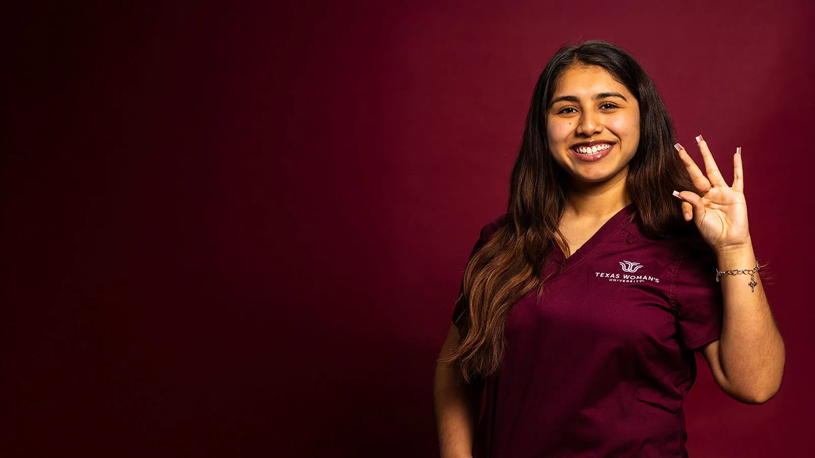 A ̽¥ student wearing maroon scrubs