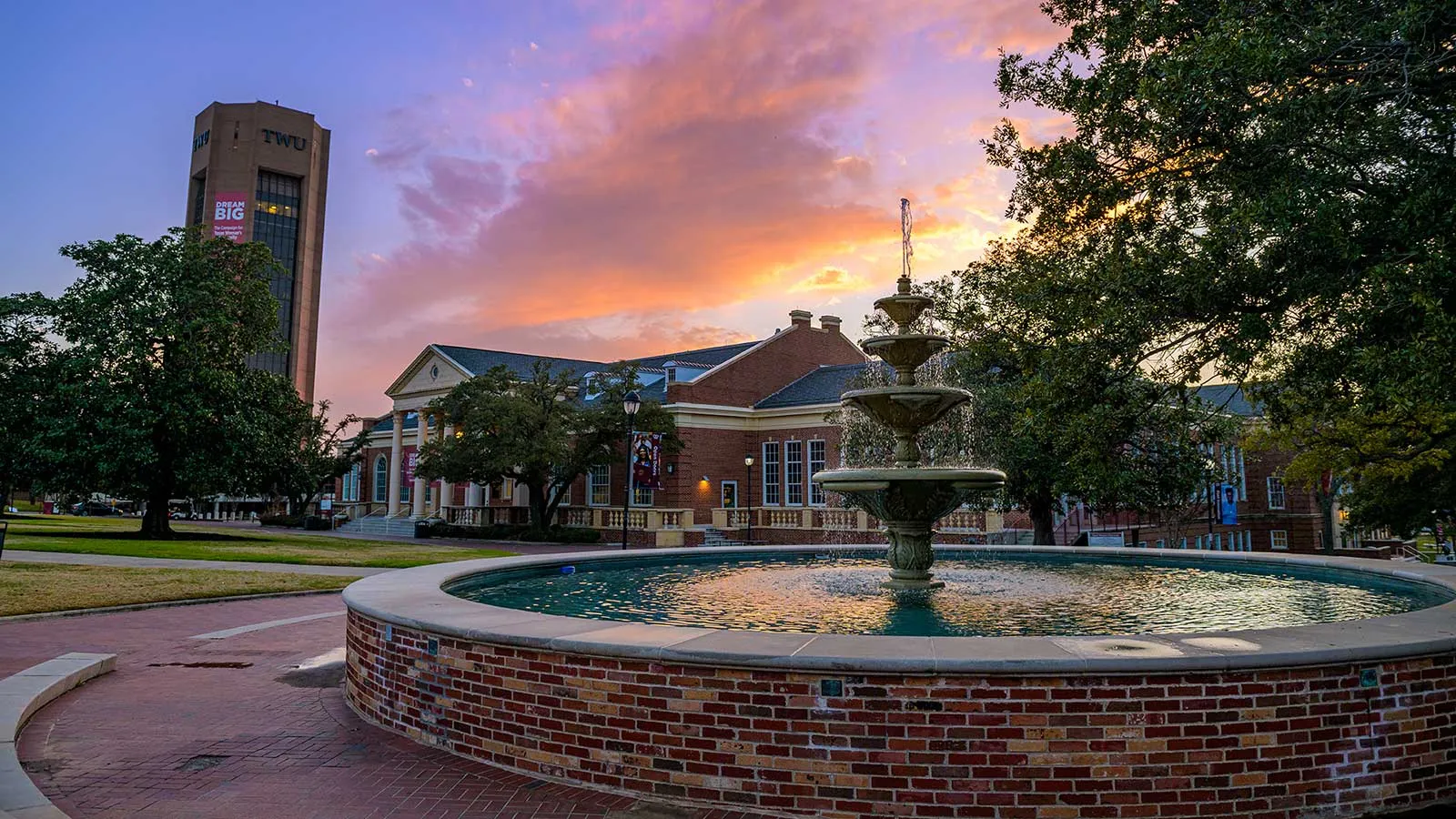 The ӽDenton campus fountain at sunset