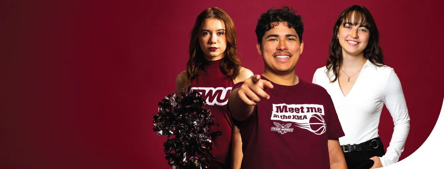 Three ��ݮ��ý�������� students on a dramatic maroon background