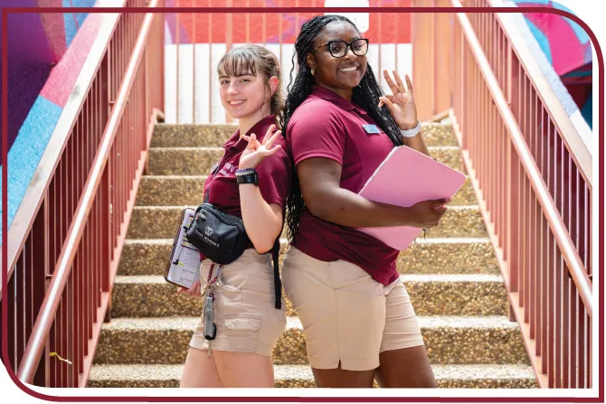 Two ��ݮ��ý�������� Orientation leaders pose for a photo.