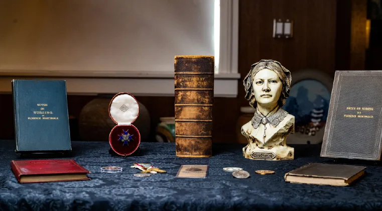 Photo of books, a bust, and other items from the Florence Nighingale Collection at ��ݮ��ý��������.