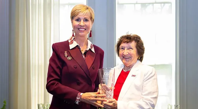Chancellor Feyten and Dawn Chaney pose with the 2026 Alumni Achievement Award for Distinguished Alumni, of which Chaney was the recipient.