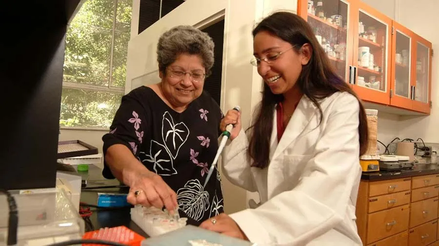 Elma González with a TWU biology student