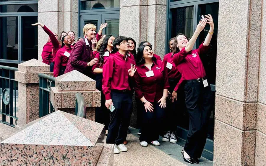 Chancellor Feyten takes a selfie with TWU students at the Texas Capitol building