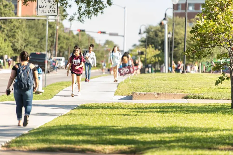 TWU commuters walk to campus along Bell Ave 