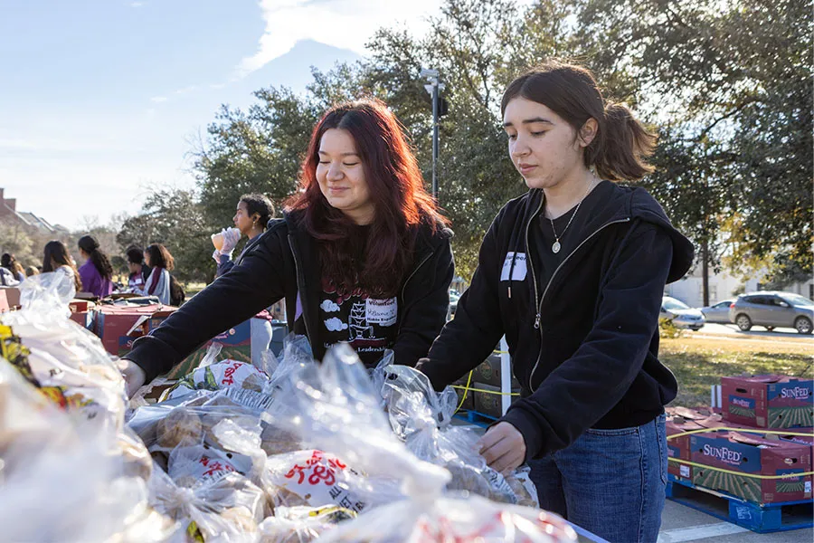 Scholar Programs Students helping with Groceries to go