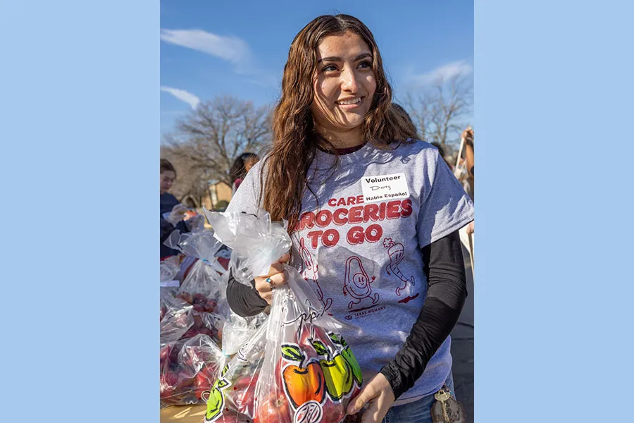 Scholar Programs Students helping with Groceries to go