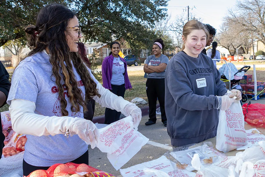 Scholar Programs Students helping with Groceries to go