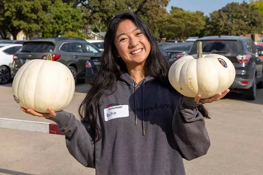 Athletics student helping out at Groceries to Go