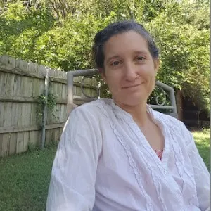 Agatha Beins headshot