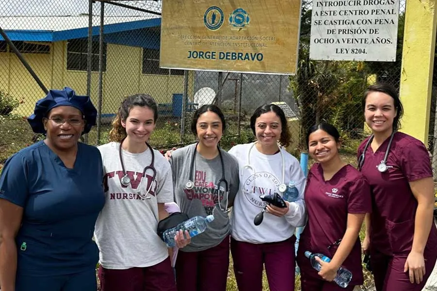Nursing students in Costa Rica in Summer 2023