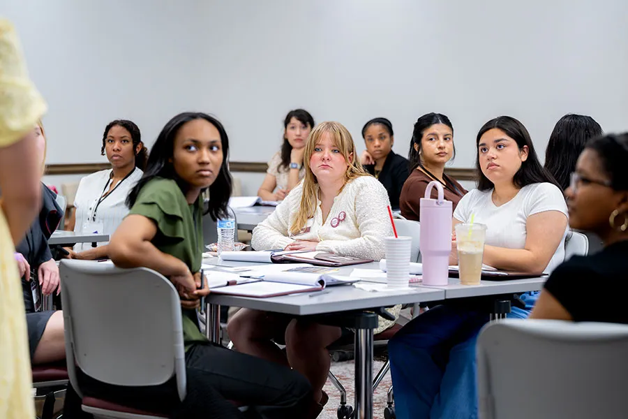 ̽��¥ students in the NEW Leadership Texas program