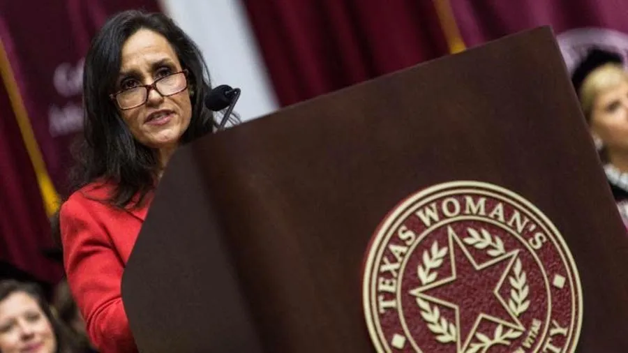 Alia Moses speaks at 2019 Spring commencement ceremony