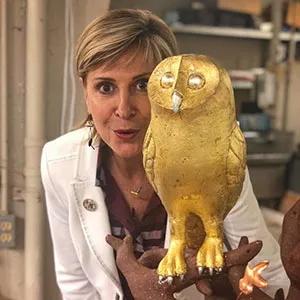 Chancellor Feyten with the golden 'Owl of Minerva' created by Visual Arts professor Colby Parsons