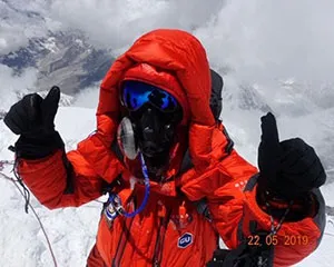 Roxanne Vogel gives two thumbs-up on Mt. Everest
