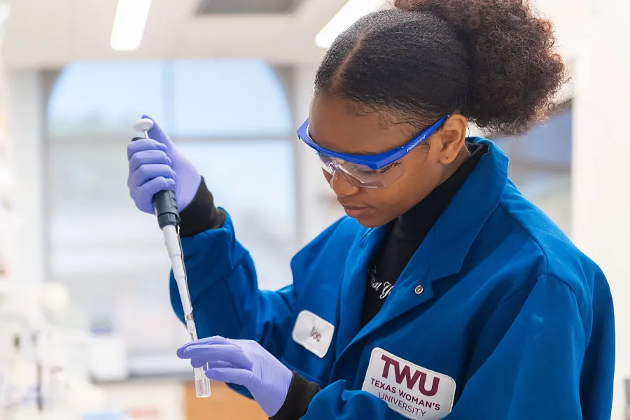 A student working in the chemistry lab 