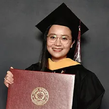 Graduation portrait of Thuc Nguyen