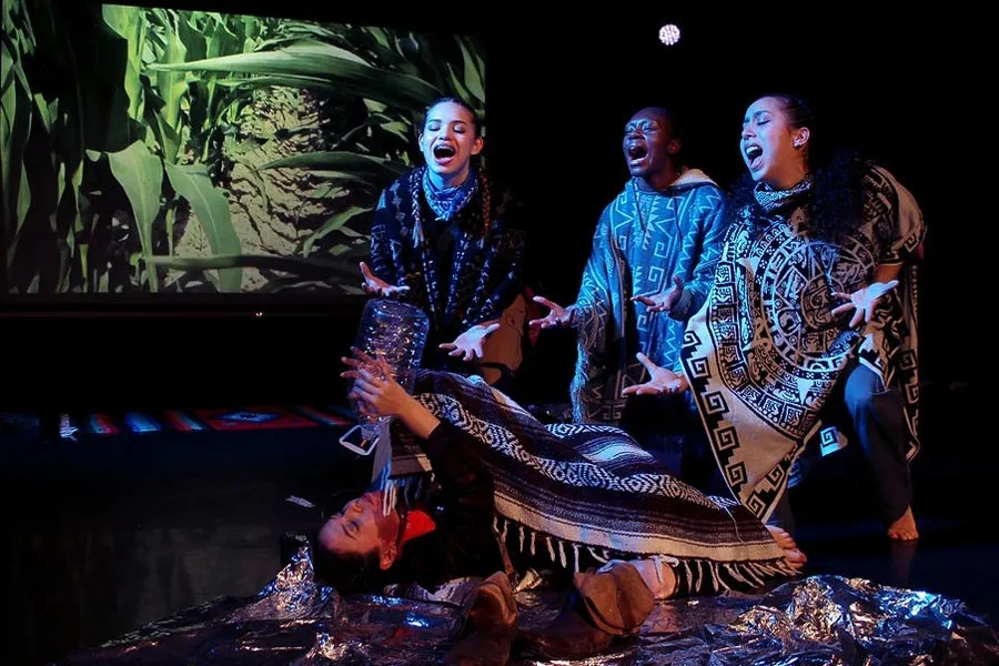 Four dancers perform Soñadoras 