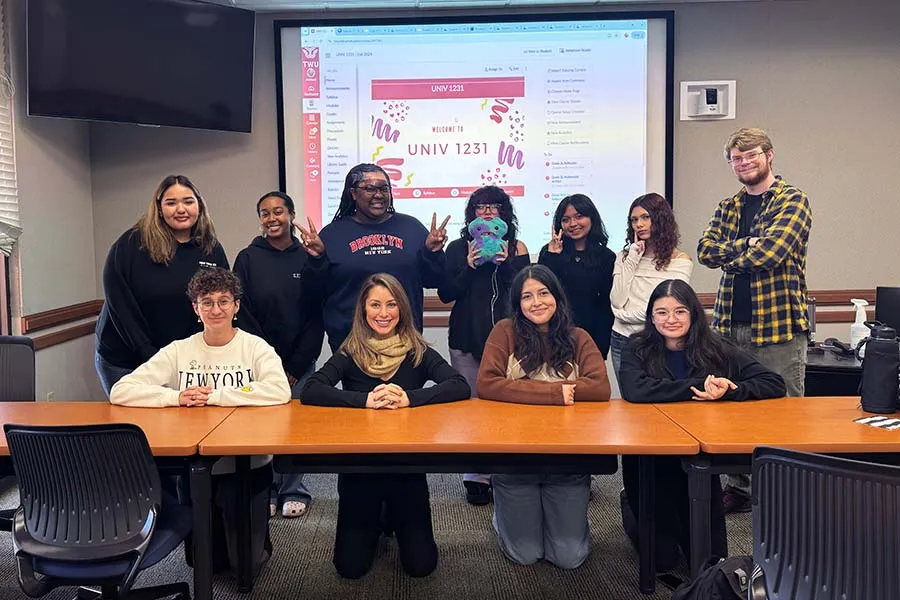 UNIV 1231 class photo with their instructor