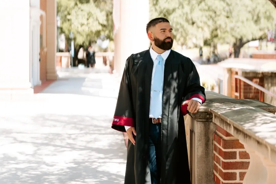 A profile picture of Adrian Vera