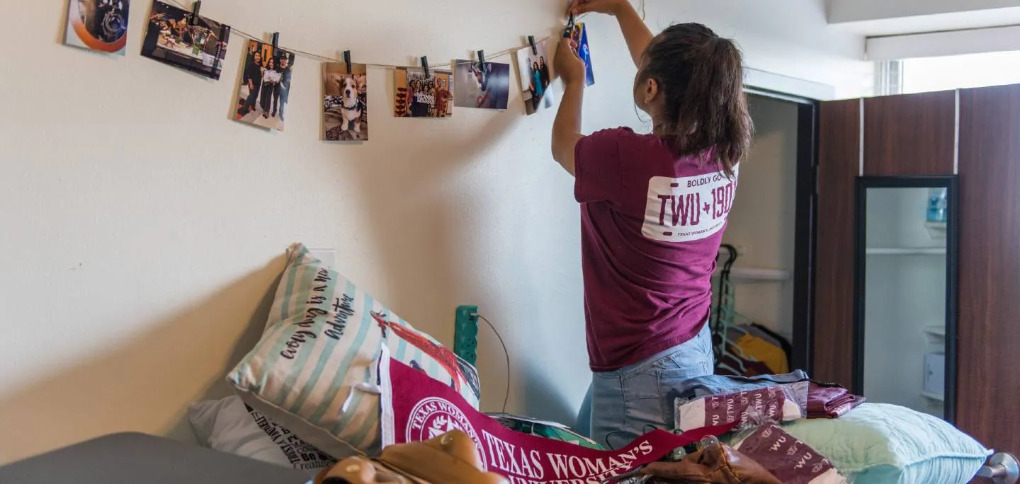 student moving into residence halls