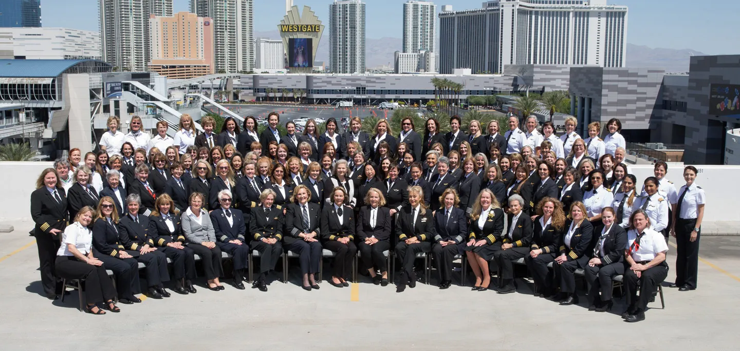 Group photo of ISA members at the 2018 Las Vegas convention.