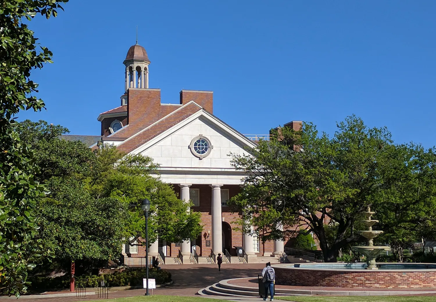A photo of the Blagg-Huey Library