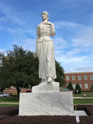 Pioneer Woman statue
