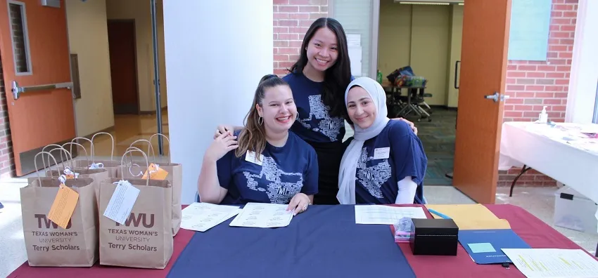 Nhi Chau (center) with her fellow Terry Foundation Scholars in ASSC. Photo courtesy Nhi Chau. 