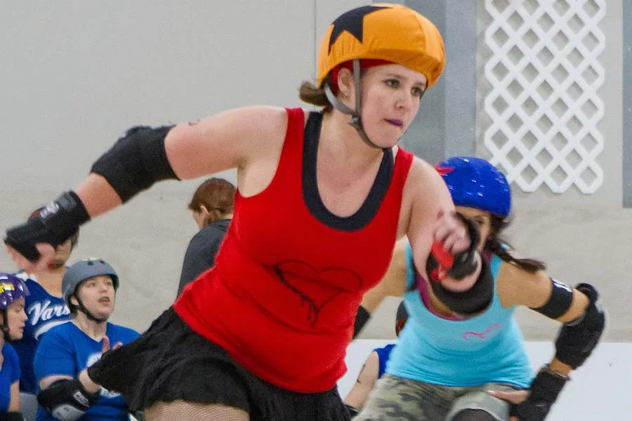 ��ݮ��ý�������� math teacher Shawnda Smith as a jammer in roller derby
