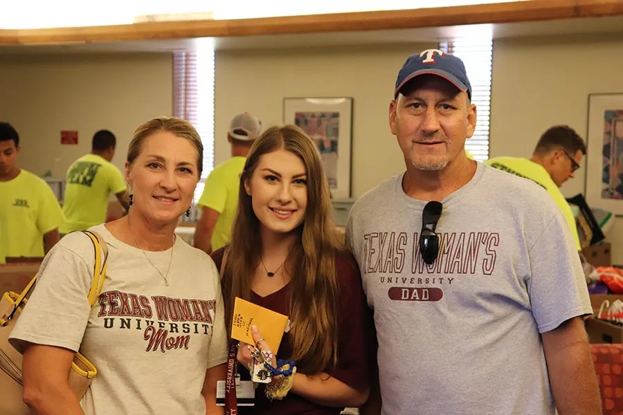 A student with her parents on move-in day 2019.