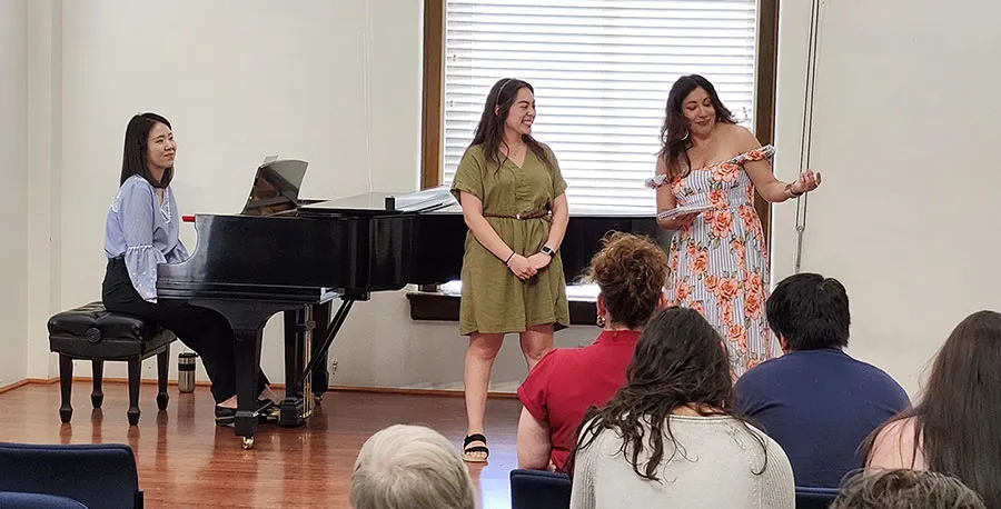 Shadia Fairuz coaching a TWU musical theatre student, accompanied by a pianist