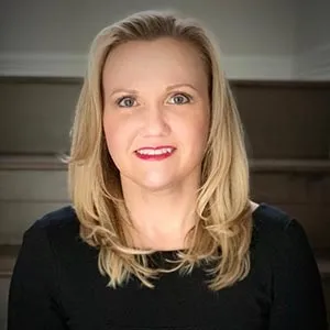 portrait photo of Ronna Robbins