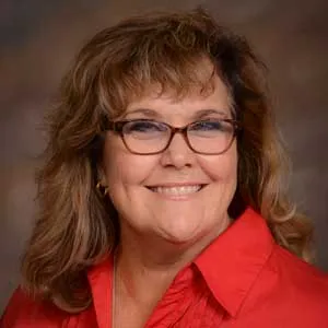 A headshot of Cynthia Warren.
