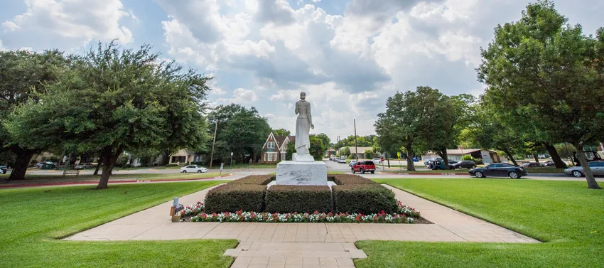 Photo of the Minerva statue on TWU's Denton campus. 
