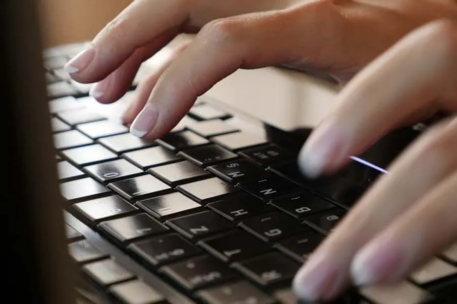 fingers on a keyboard